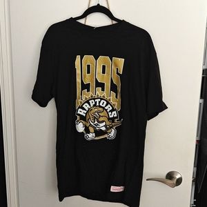 Mitchell & Ness Toronto Raptors XL Limited edition Black T Shirt